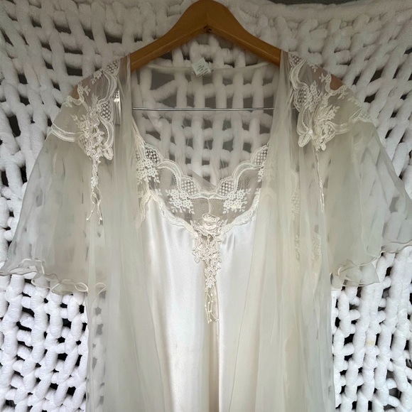 VINTAGE SLIP + CHEMISE SLEEP SET - Picture 1 of 5